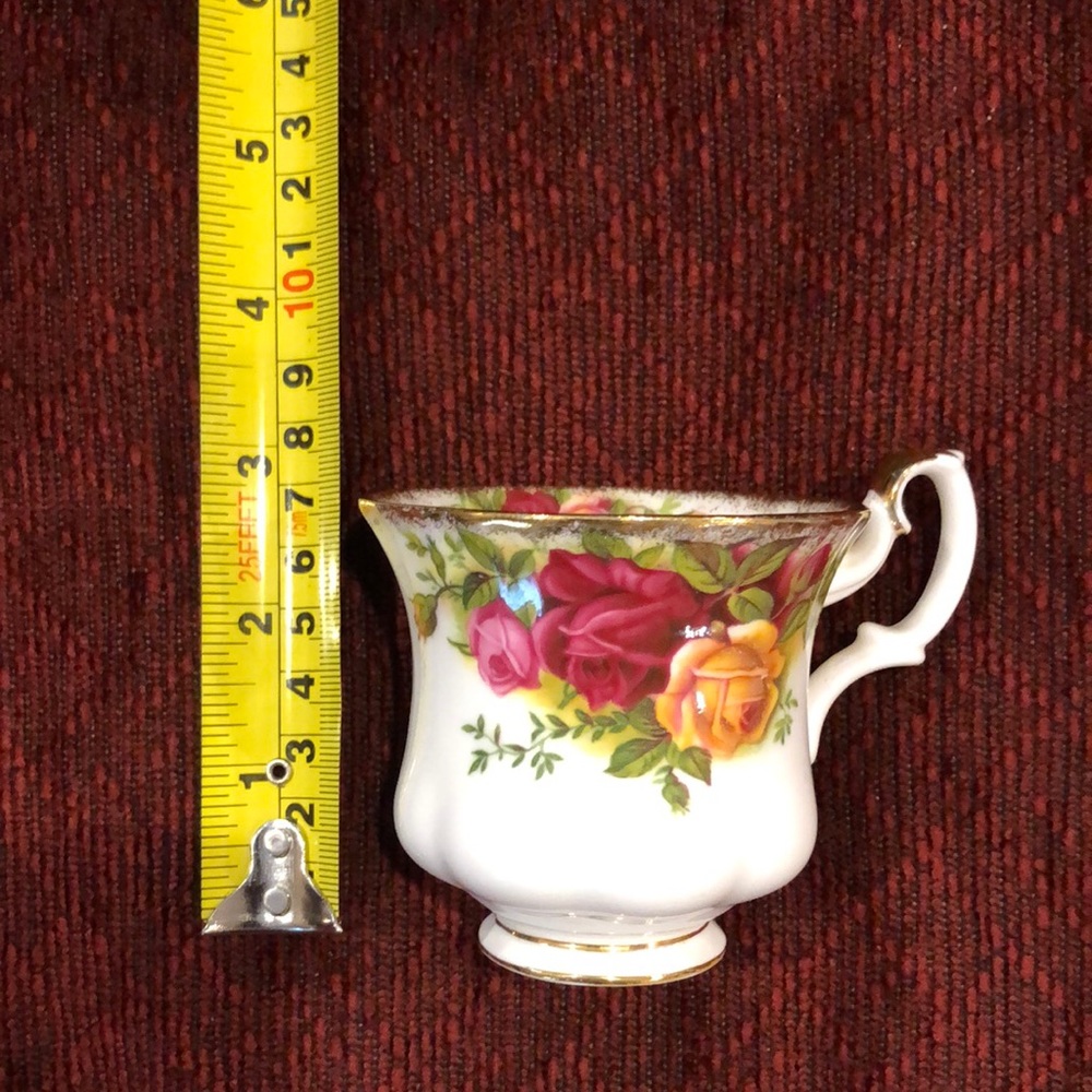 Royal Albert Old Country Roses tea cup